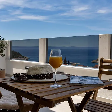 Apartment Prgo - With View And Parking *