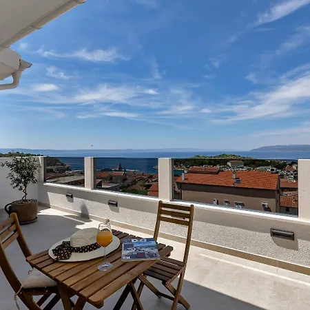 Apartment Prgo - With View And Parking *