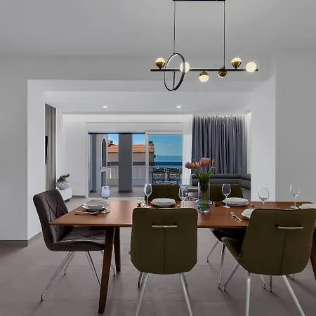 Prgo - With View And Parking Apartment
