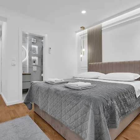 Prgo - With View And Parking Apartment Makarska