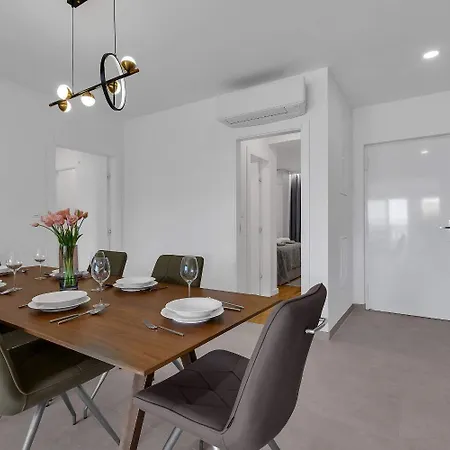 Prgo - With View And Parking Apartment *