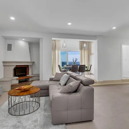 Apartment Prgo - With View And Parking *