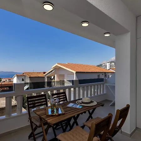 Prgo - With View And Parking Apartment Makarska